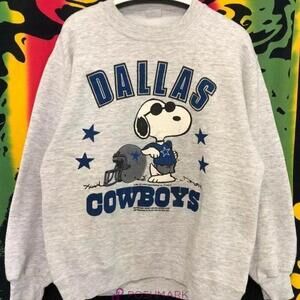 Dallas Cowboys Cartoon Funny Unisex Sweatshirt Retro Snopy Yvettecolon111